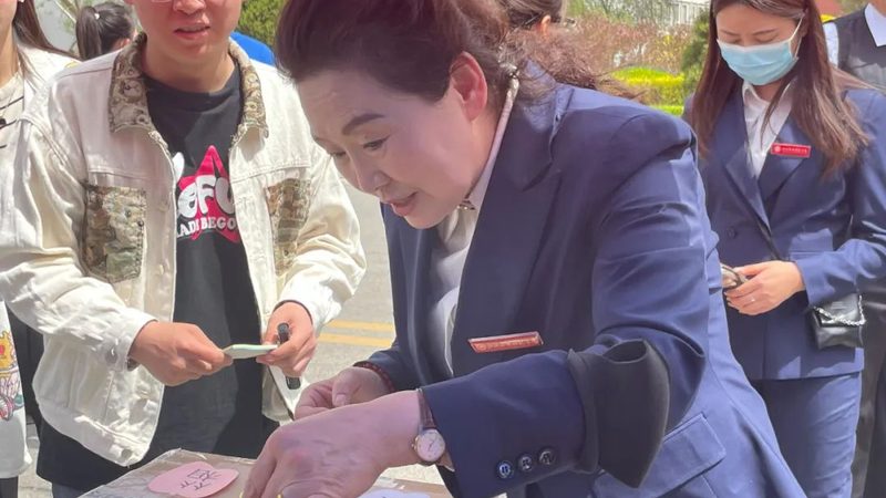 在选择短视频版权律师时，以下标准可供参考：
